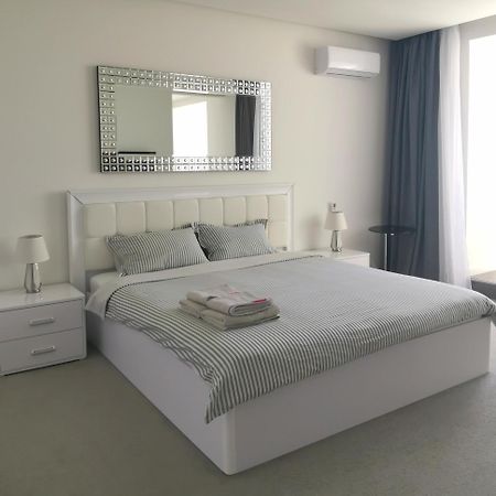 Stylish Riverside Apartments In Riviera Complex 니콜라예프 외부 사진