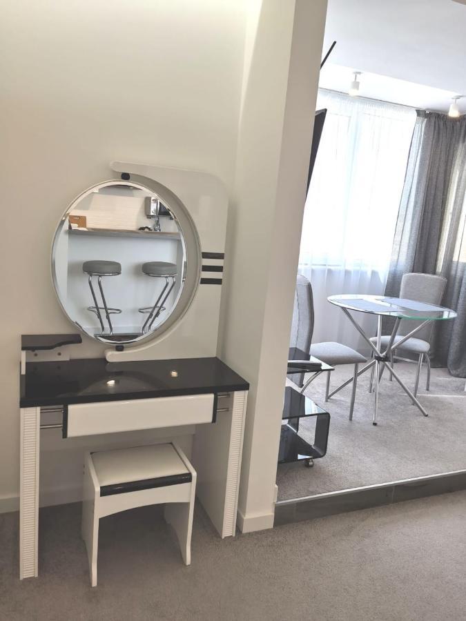 Stylish Riverside Apartments In Riviera Complex 니콜라예프 외부 사진